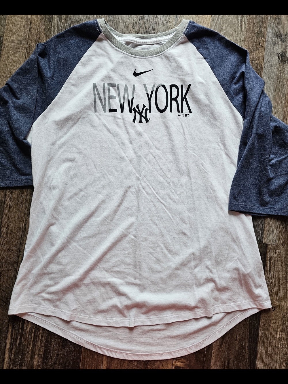 Nike New York Yankees White & Navy Raglan Tee
